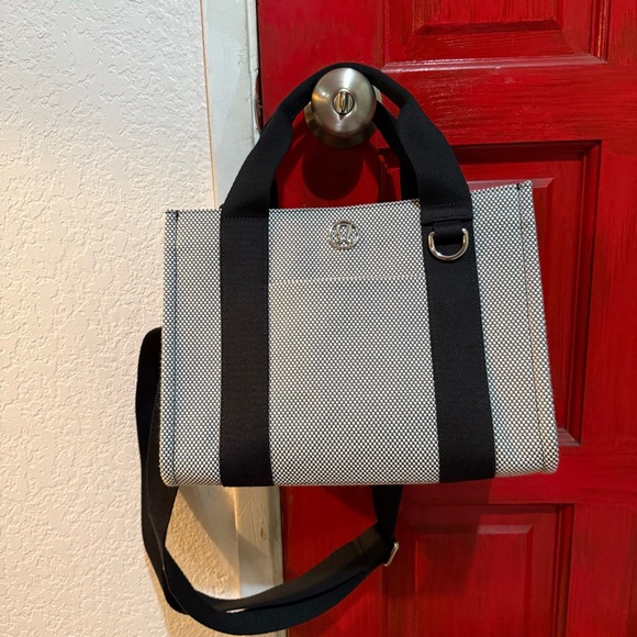 lululemon athletica Handbags - Lululemon 4.5L tote purse